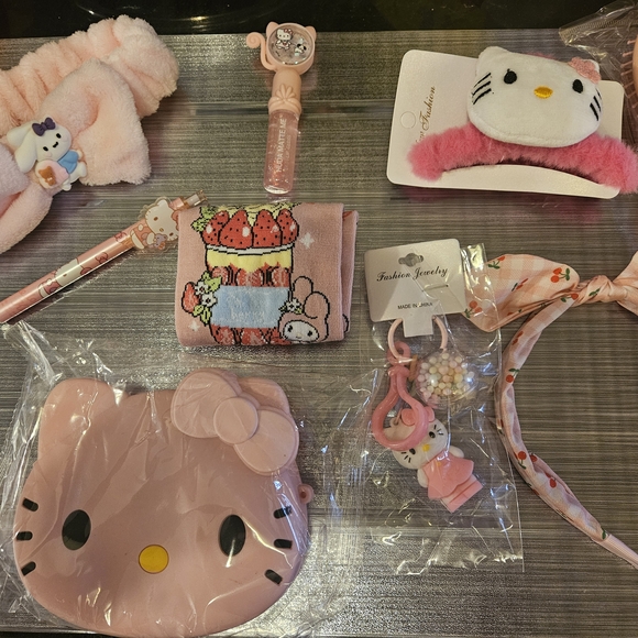 Hello Kitty Pink Accessory Gift Set with Tote, Headbands & Key Charm See 📸 - Picture 6 of 12